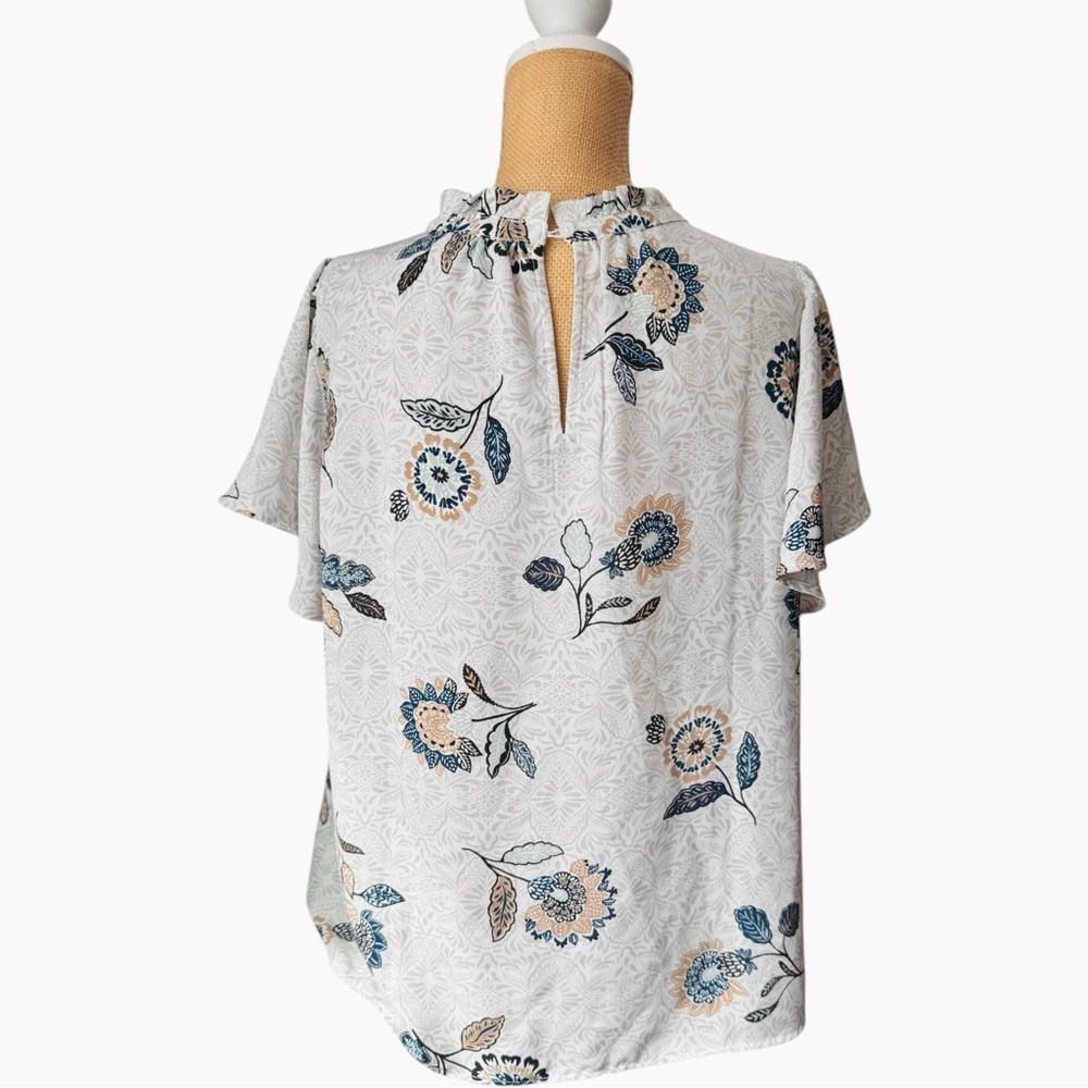 Loft Floral Flutter sleeved blouse size large - Picture 4 of 10